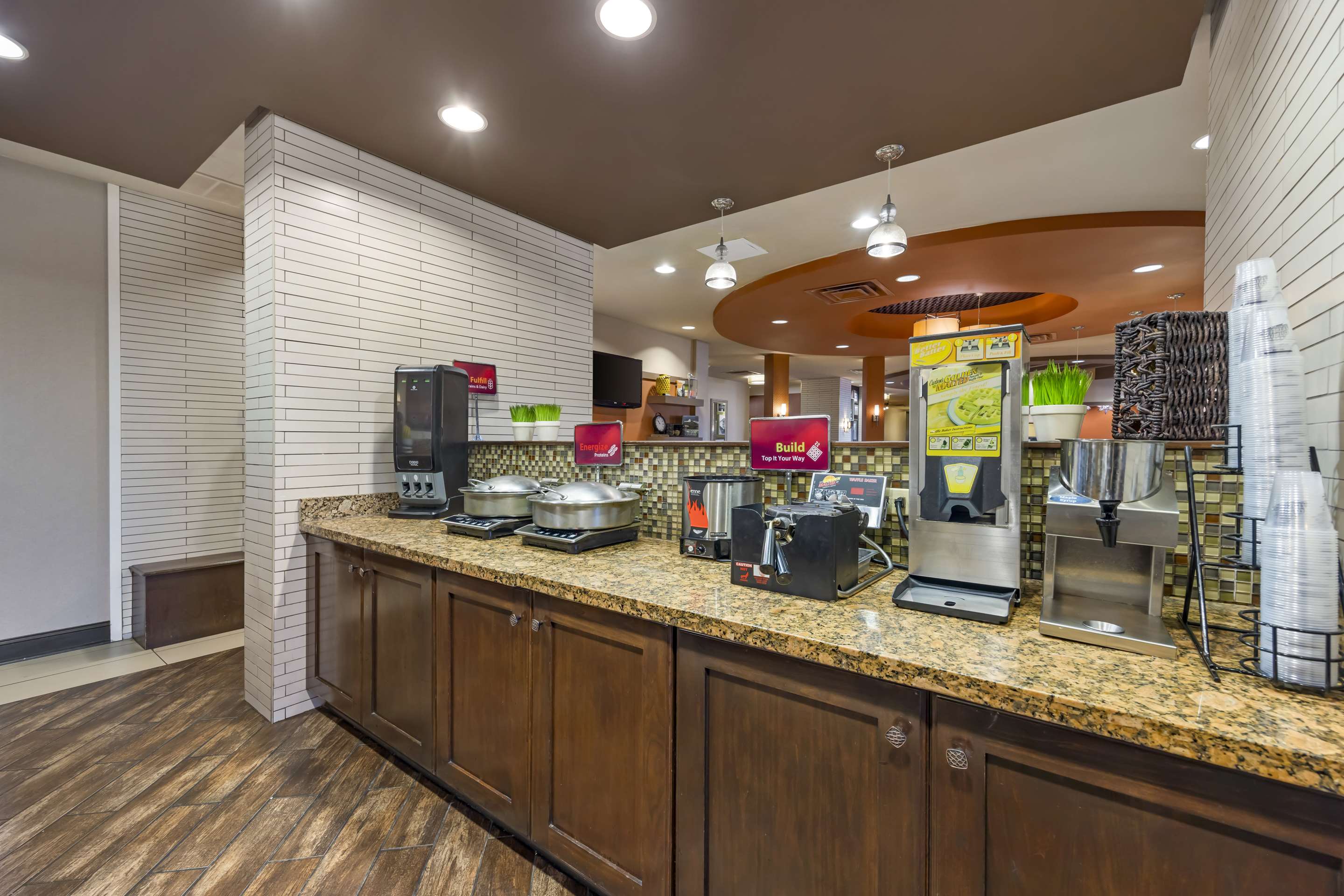 Breakfast Serving station | Best Western Plus Tupelo Inn & Suites