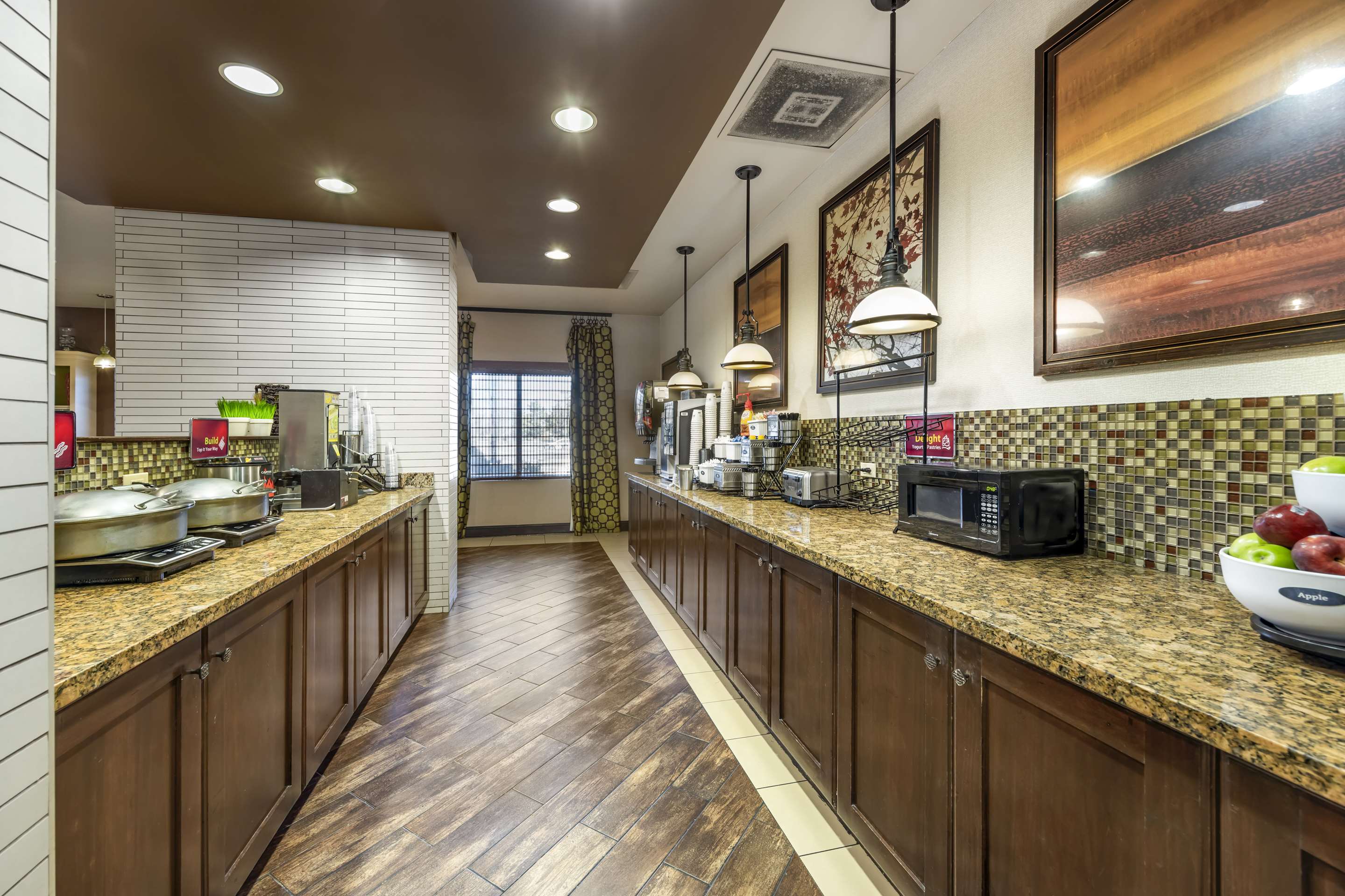 Breakfast Area | Best Western Plus Tupelo Inn & Suites