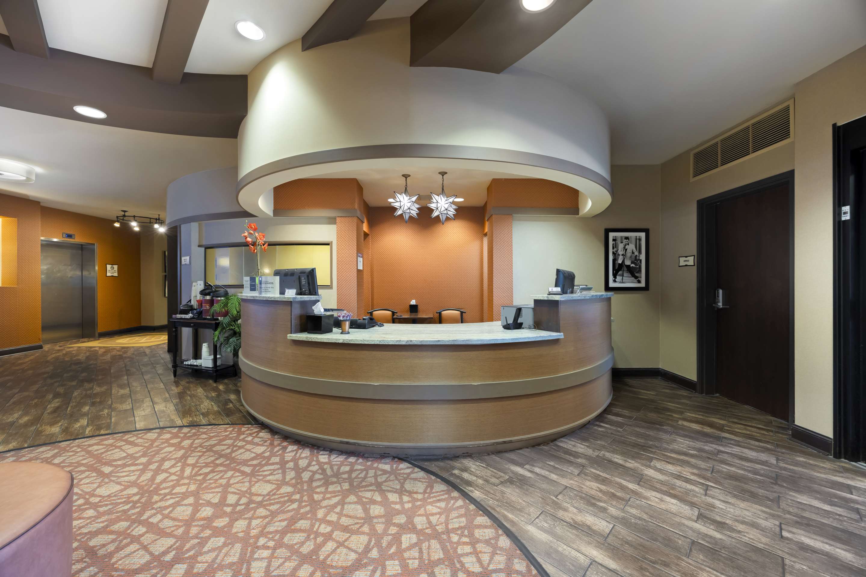 Front Desk | Best Western Plus Tupelo Inn & Suites