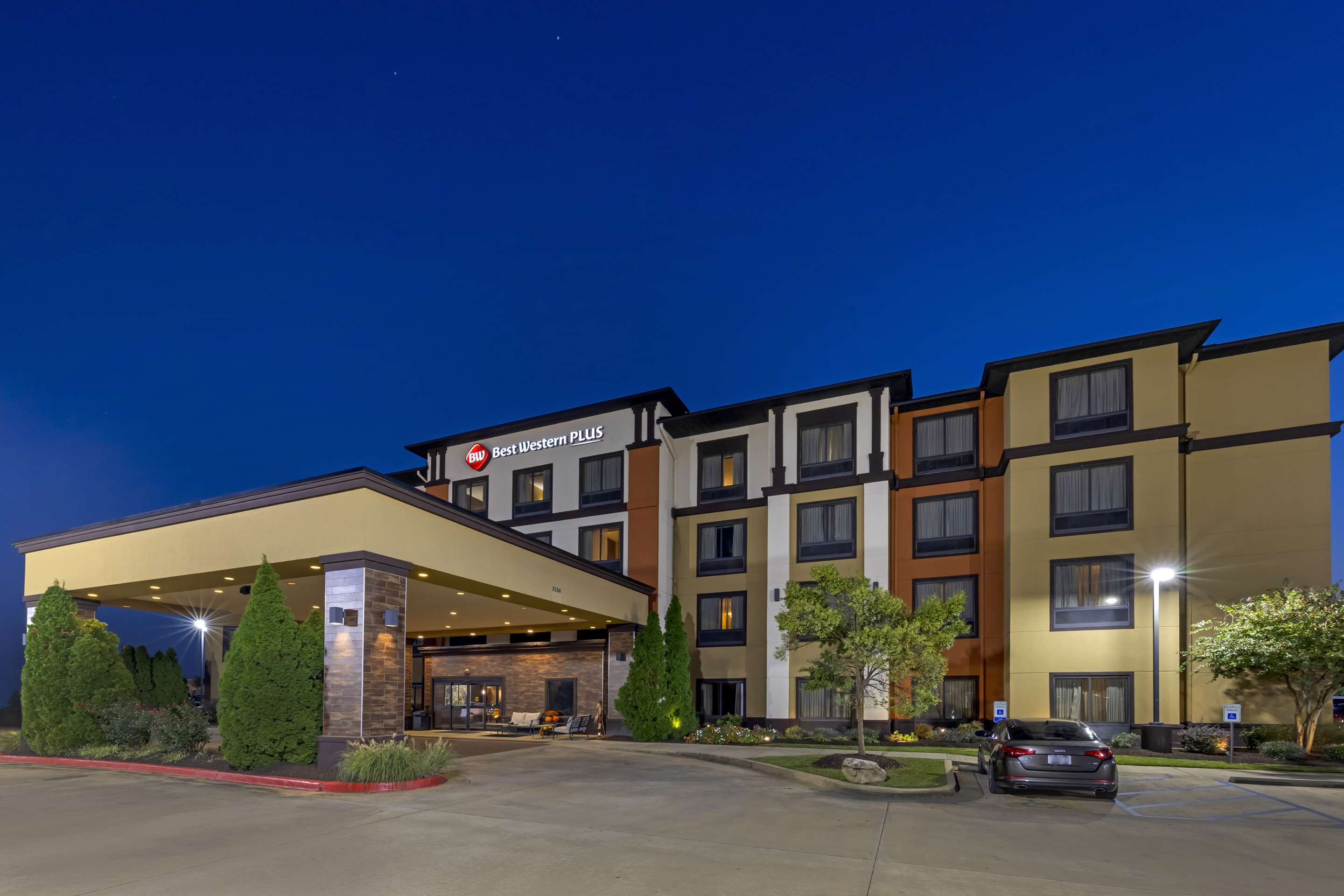 Exterior | Best Western Plus Tupelo Inn & Suites