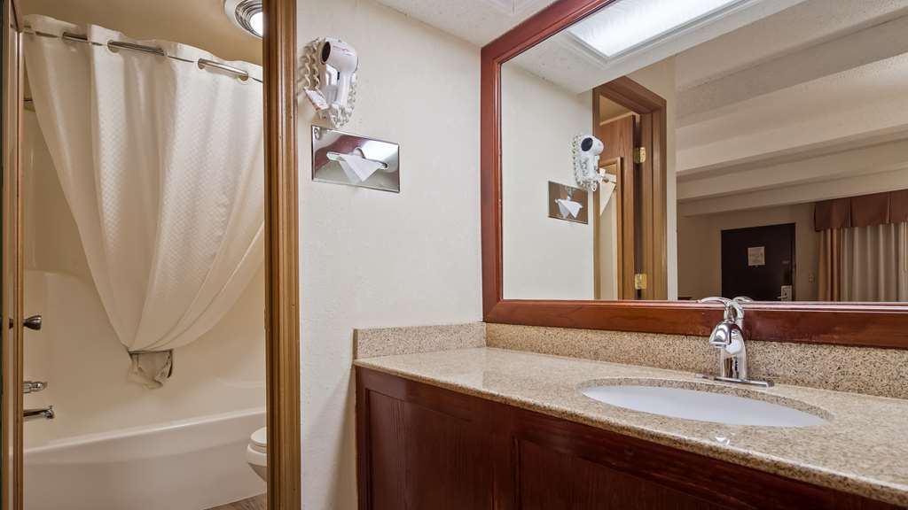 Best Western Montis Inn-guestroom-Guest Room,Bathroom,On-Site.jpg