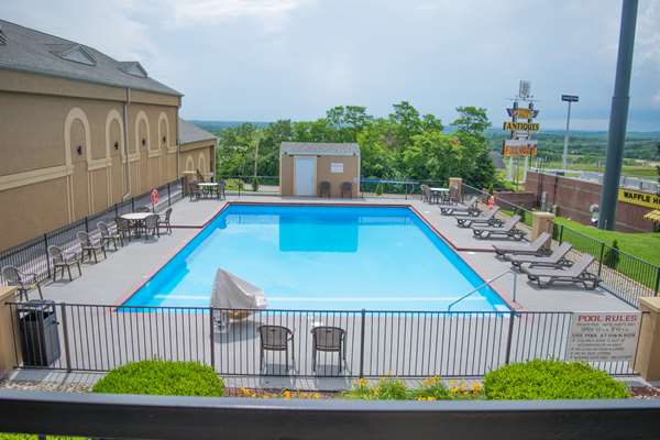 Pool,On-Site,Outdoor/Exterior,Property Amenity,Recreation