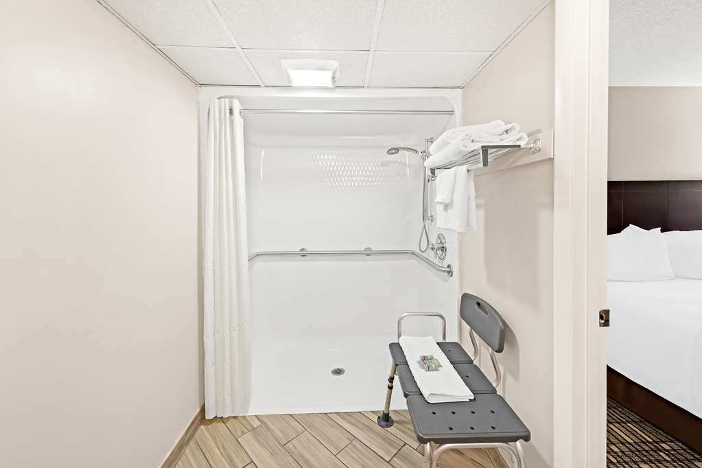 Best Western State Fair Inn-guestroom-Guest Room,Bathroom,On-Site.jpg