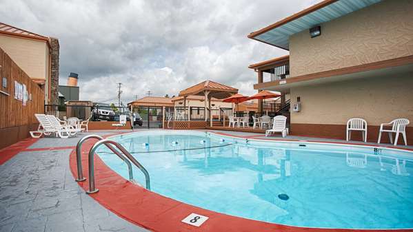 Pool - Best Western Center Pointe Inn Branson