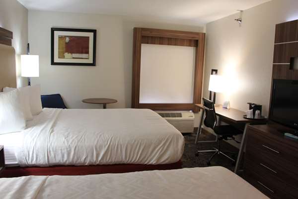 - Best Western Plus Kansas City Airport Hotel - I-29, Exit 12