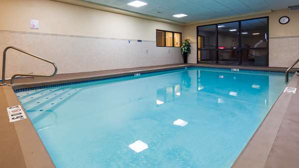 Pool - Best Western Plus Kansas City Airport Hotel - I-29, Exit 12