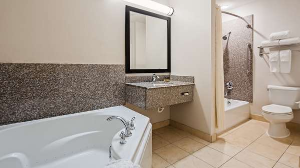 Suite - Best Western Plus Kansas City Airport Hotel - I-29, Exit 12