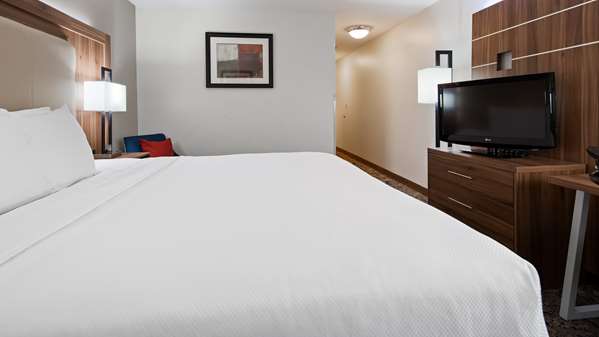  - Best Western Plus Kansas City Airport Hotel - I-29, Exit 12