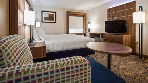  - Best Western Plus Kansas City Airport Hotel - I-29, Exit 12