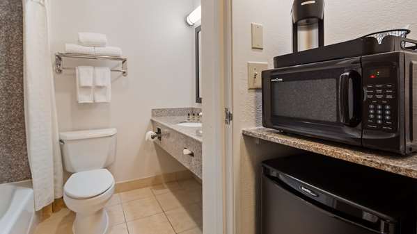  - Best Western Plus Kansas City Airport Hotel - I-29, Exit 12