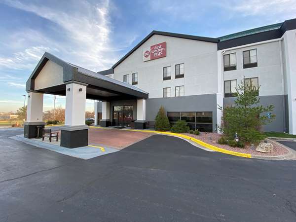 Exterior view - Best Western Plus Kansas City Airport Hotel - I-29, Exit 12