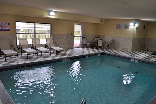 Pool - Best Western Plus Columbia Inn - I-70, Exit 128A