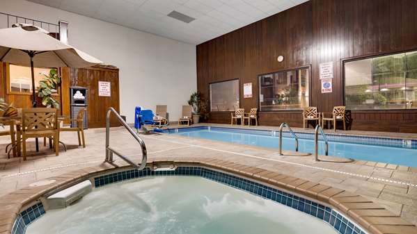 Pool - Best Western War Bonnet Inn Miles City