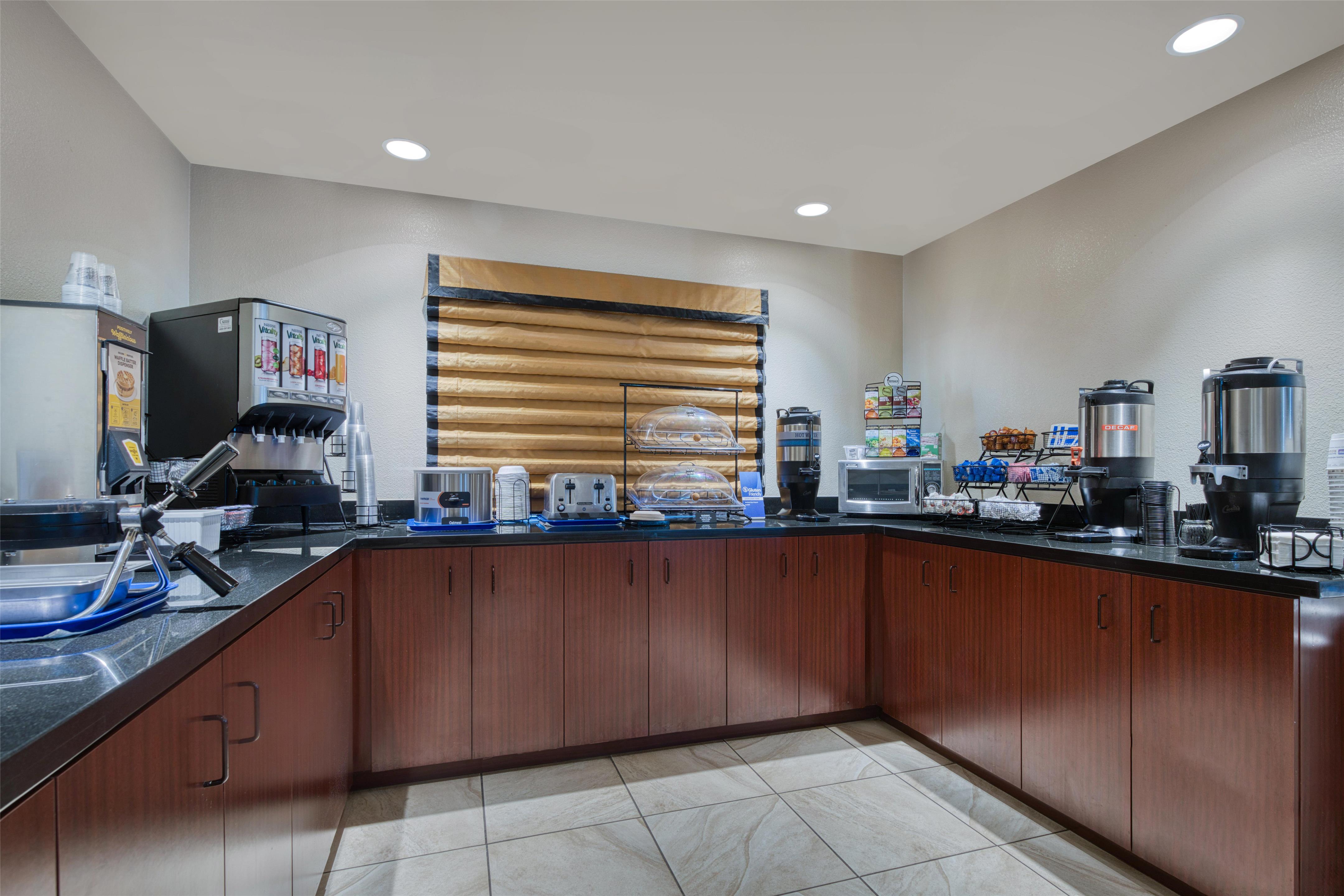 Breakfast Area | Best Western Shelby Inn & Suites