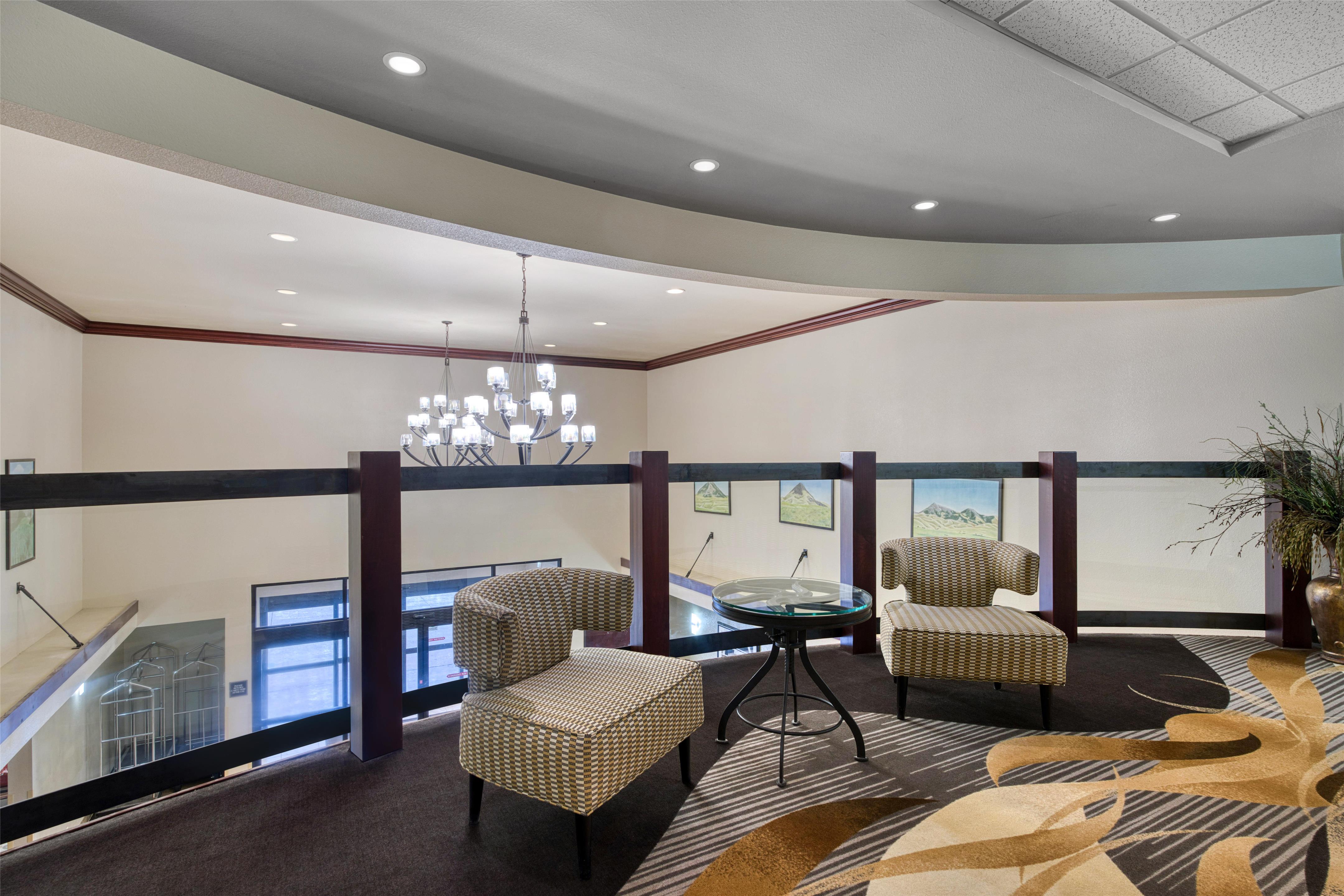 Sitting Area | Best Western Shelby Inn & Suites