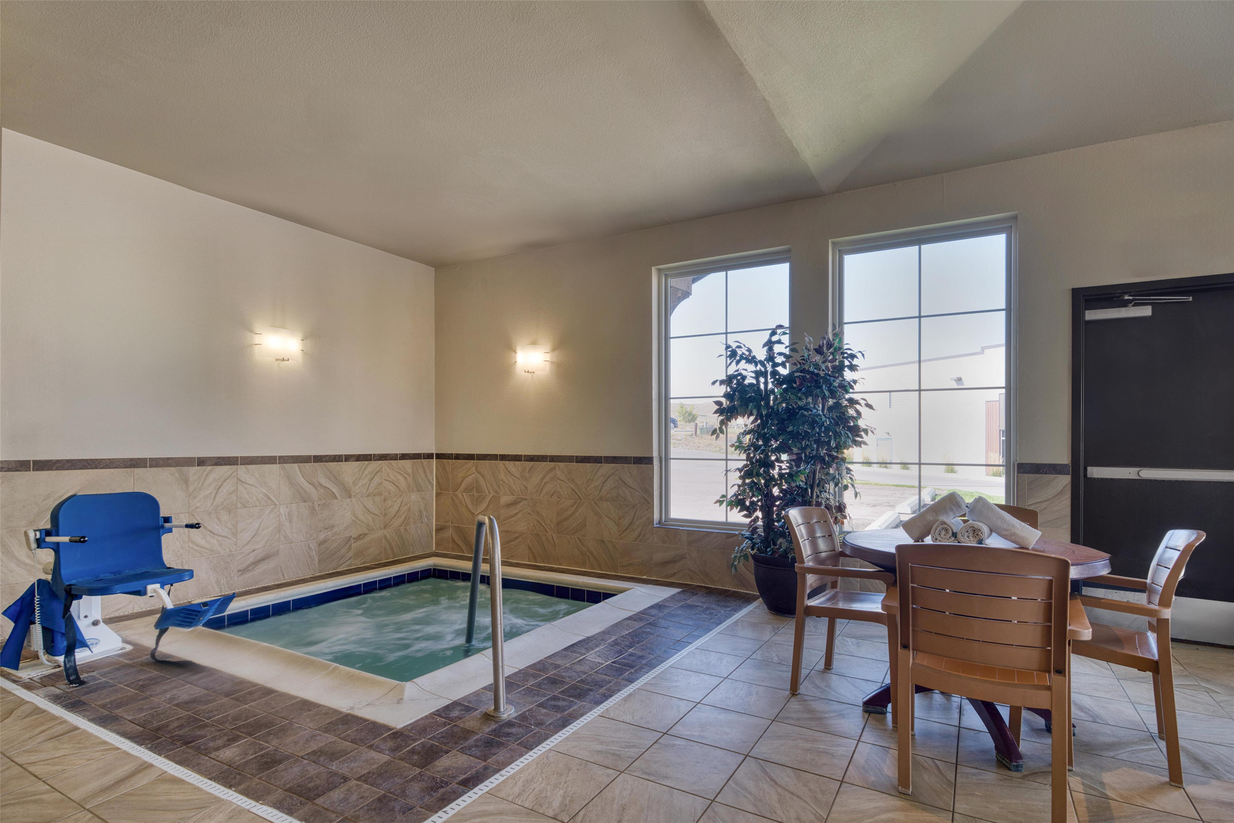 Indoor Pool / Hot Tub | Best Western Shelby Inn & Suites