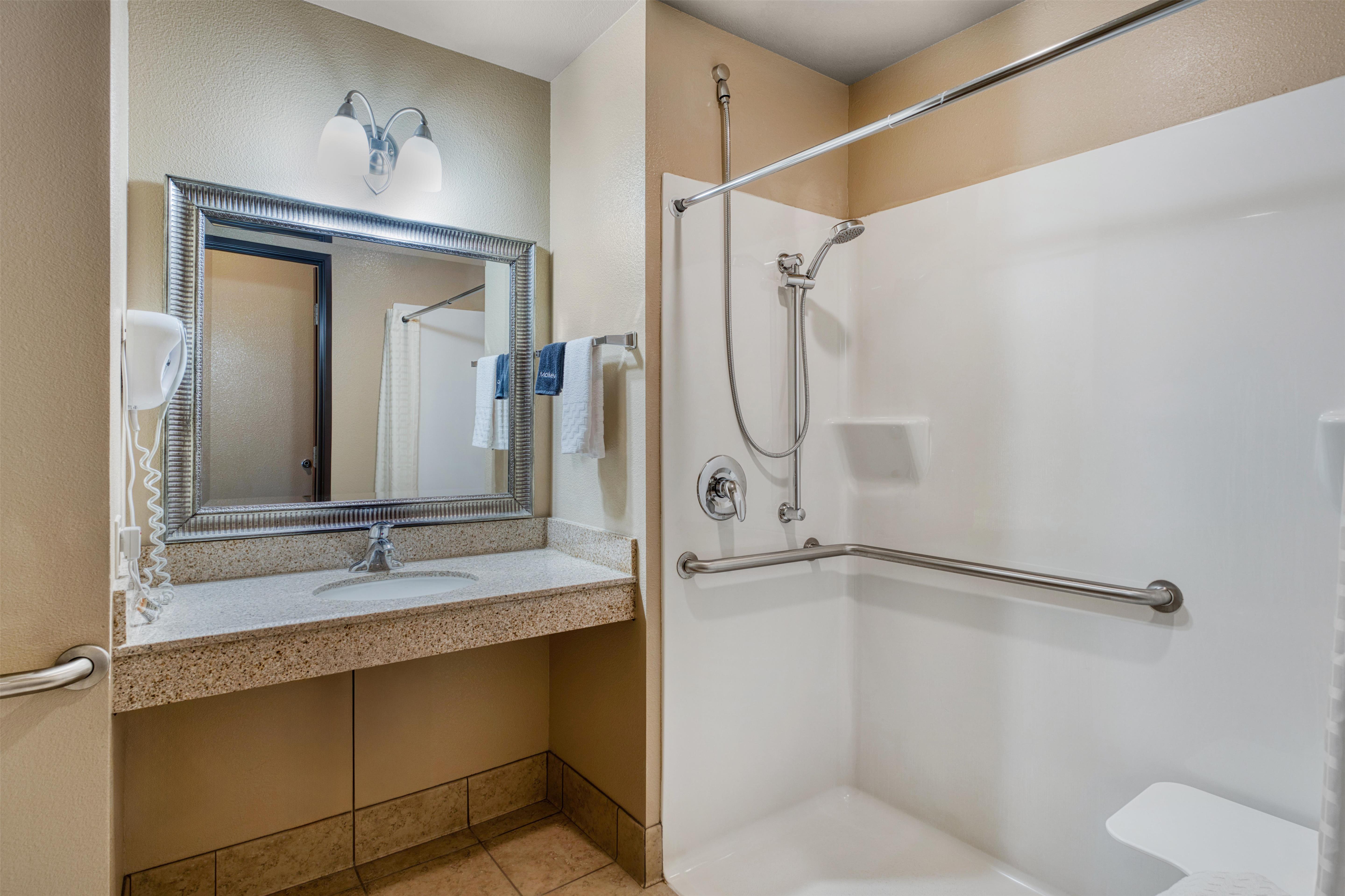 Best Western Shelby Inn & Suites Room Type - Accessible - 2 Queen, Mobility Accessible, Communication Assistance, Roll In Shower, Microwave And R