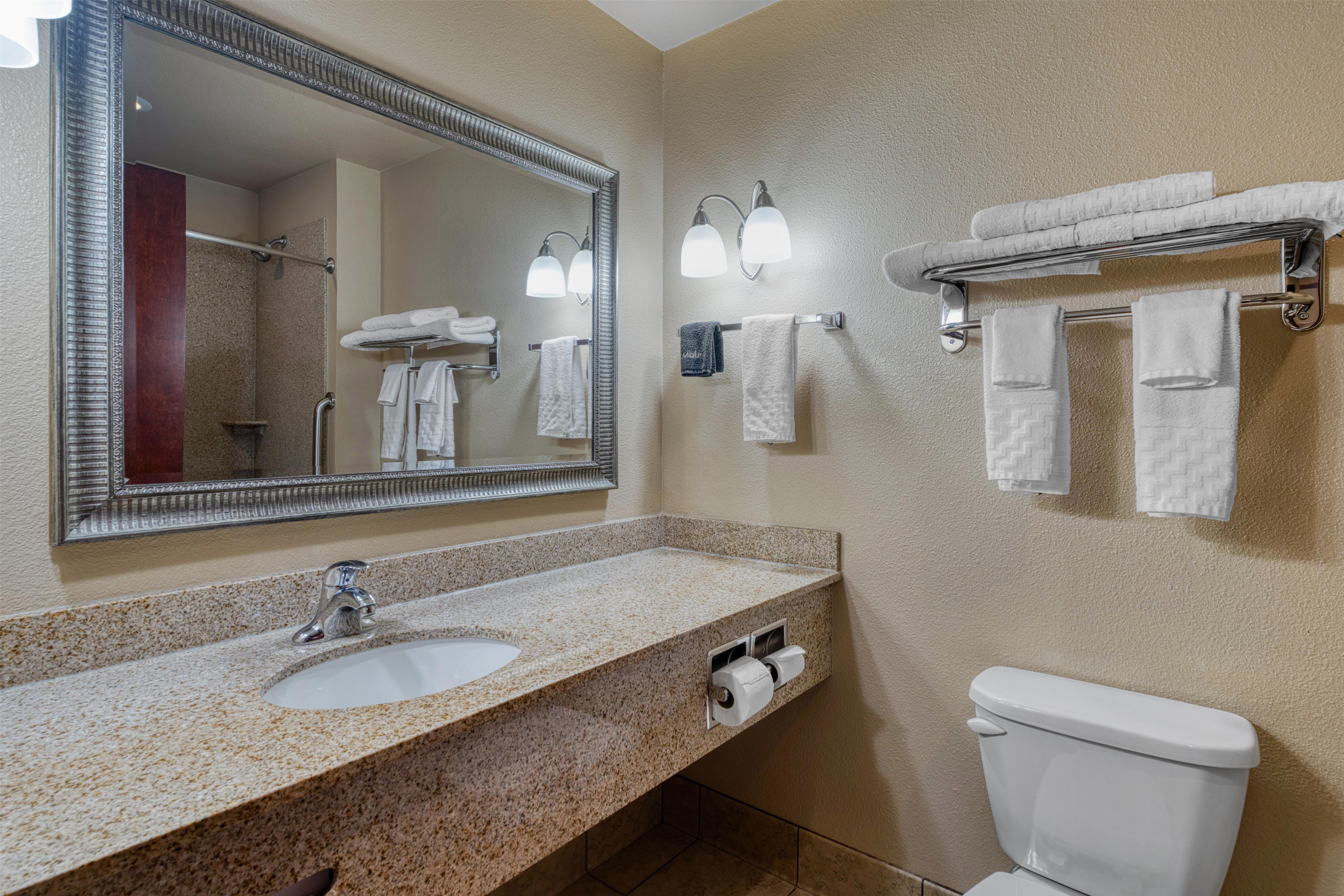 Best Western Shelby Inn & Suites Room Type - Accessible - 1 King, Non-Smoking, Communication Assistance, Work Desk, Microwave And Refrigerator, W