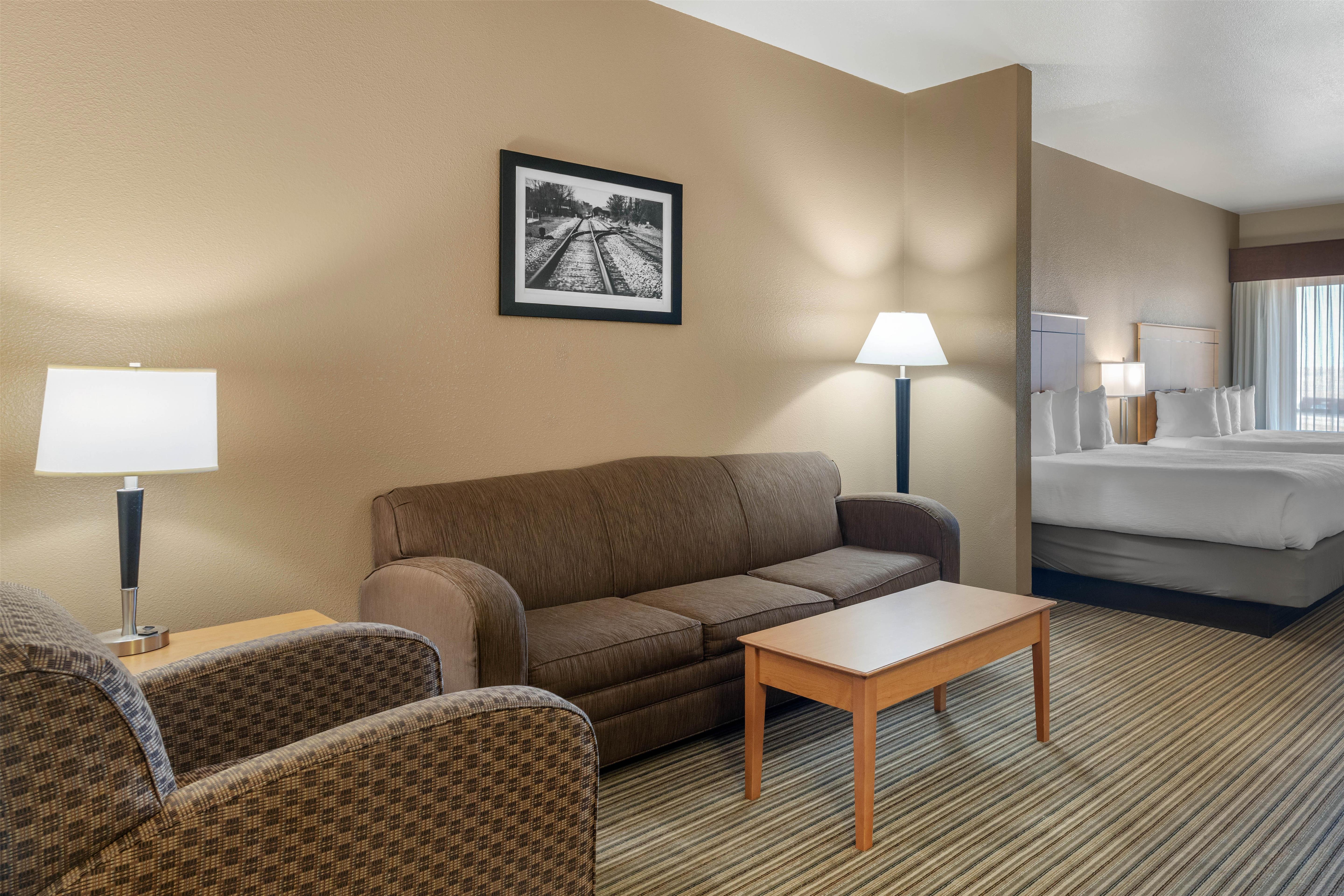 Best Western Shelby Inn & Suites Room Type - Suite-2 Queen Beds, Non-Smoking, Larger Room, Sofabed, Microwave And Refrigerator, Wi-Fi, Full Break