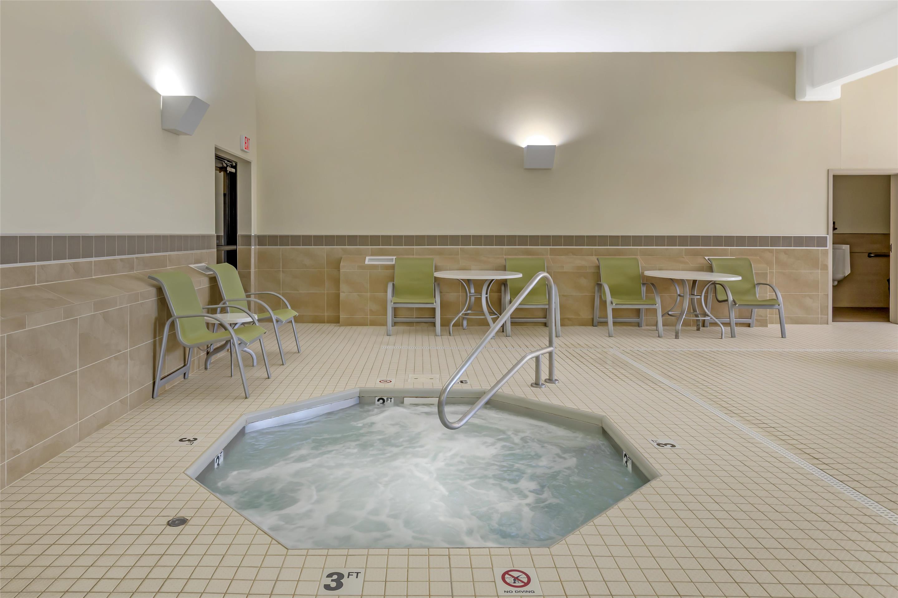 Indoor Pool / Hot Tub | Best Western Plus Havre Inn & Suites