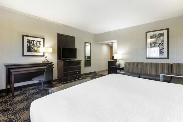  - Best Western Plus Midwest Inn Omaha - I-80, Exit 445