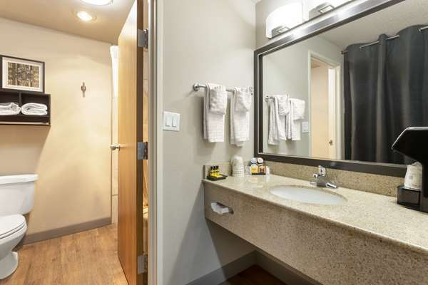  - Best Western Plus Midwest Inn Omaha - I-80, Exit 445