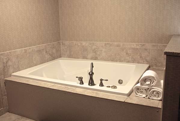 Pool - Best Western Plus York Hotel - I-80, Exit 353