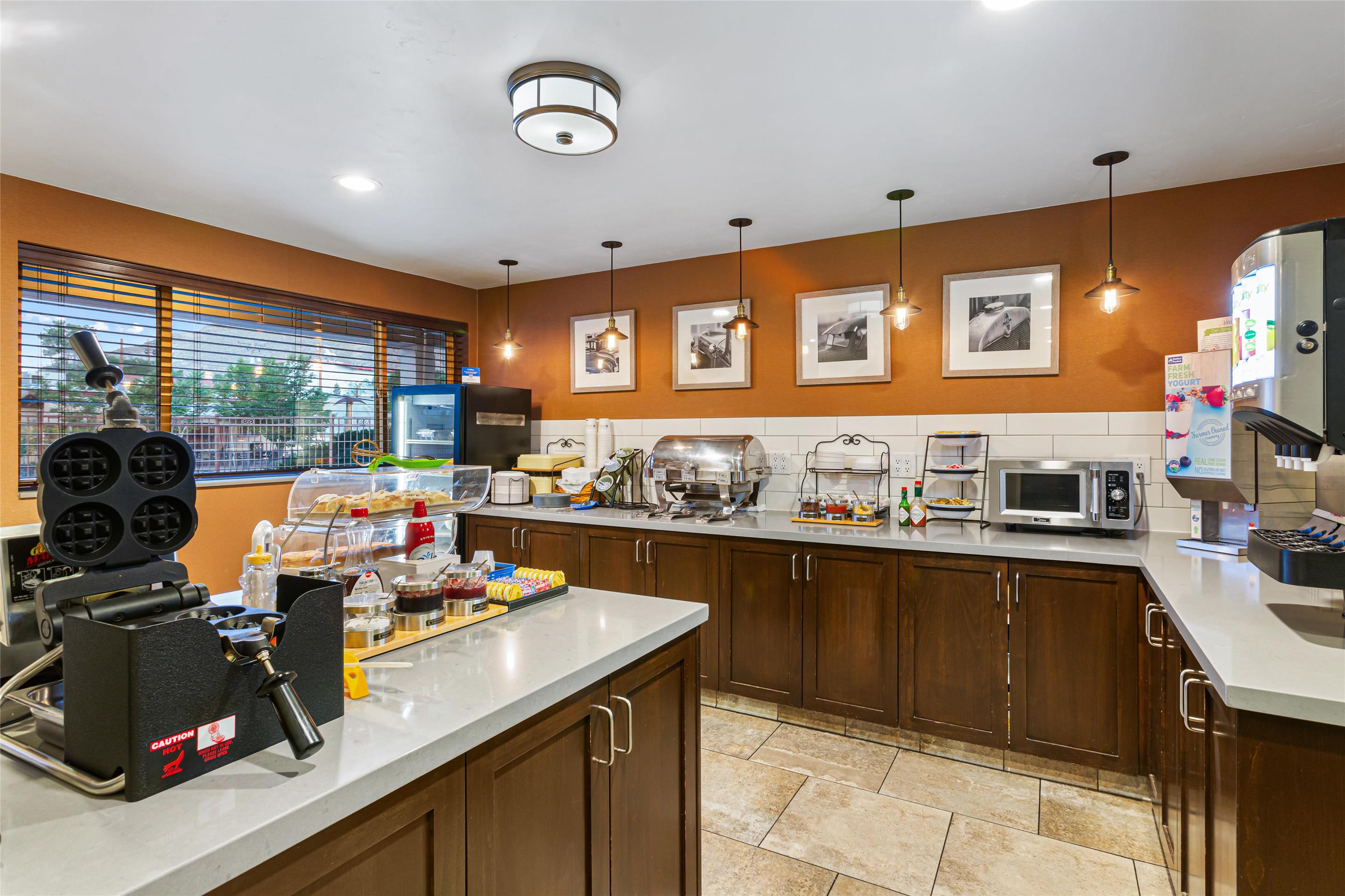Breakfast Area | Best Western Hi-desert Inn