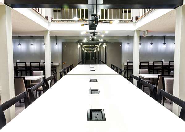 Amenities - Best Western McCarran Inn Las Vegas