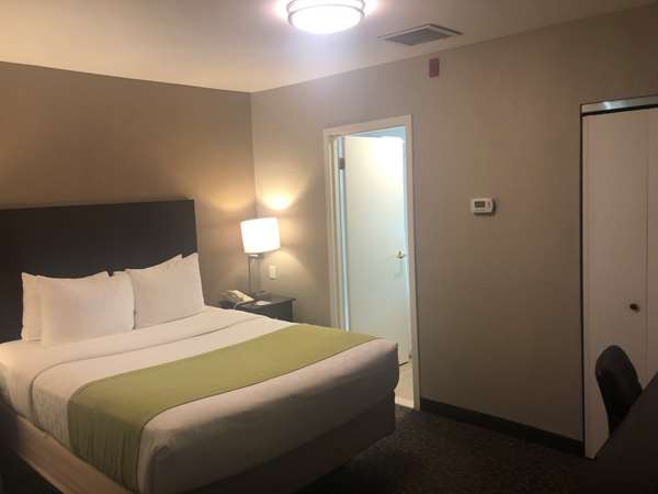Suite - Best Western Fort Lee Inn - I-95, Exit 72 & 72A