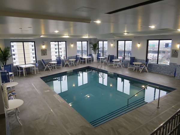 Pool - Best Western Premier NYC Gateway Hotel North Bergen