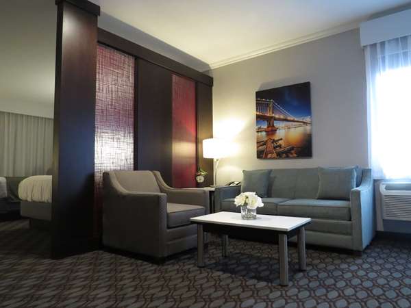 Suite - Best Western Premier NYC Gateway Hotel North Bergen