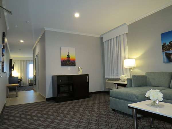 Suite - Best Western Premier NYC Gateway Hotel North Bergen