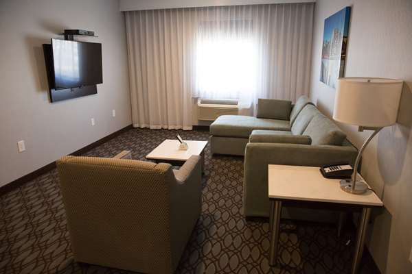Suite - Best Western Premier NYC Gateway Hotel North Bergen