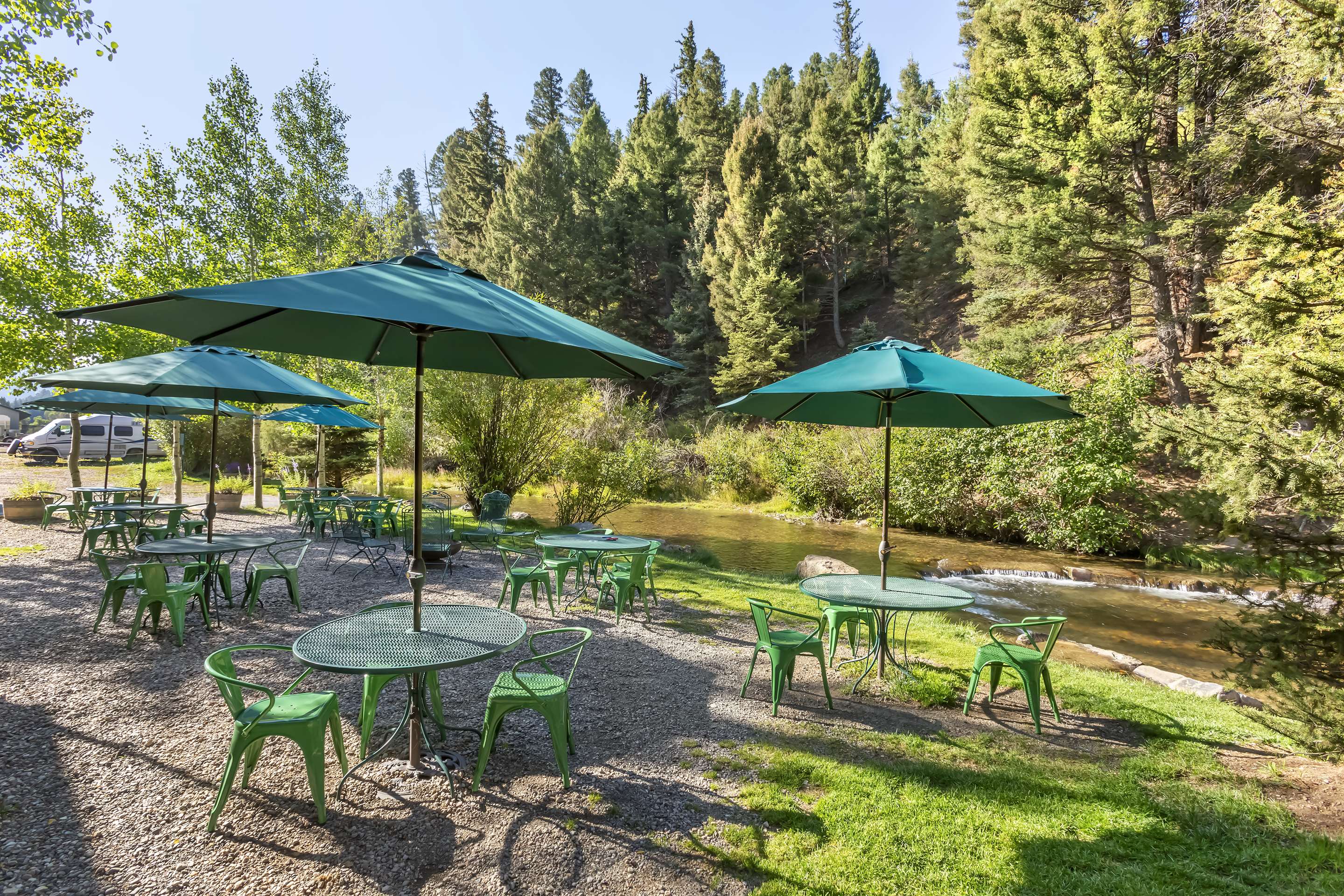 Patio Area | Best Western Rivers Edge