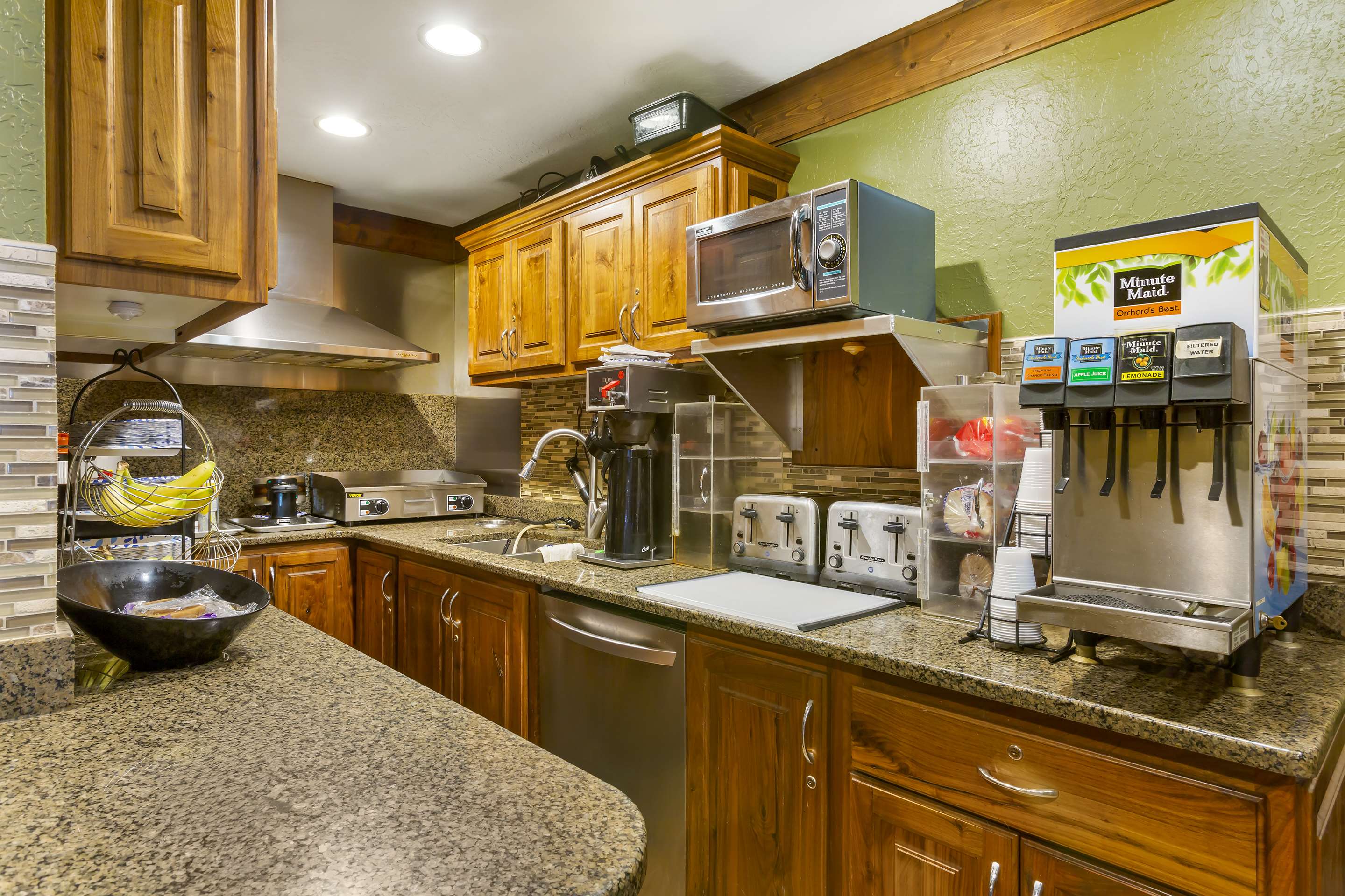 Breakfast Area | Best Western Rivers Edge