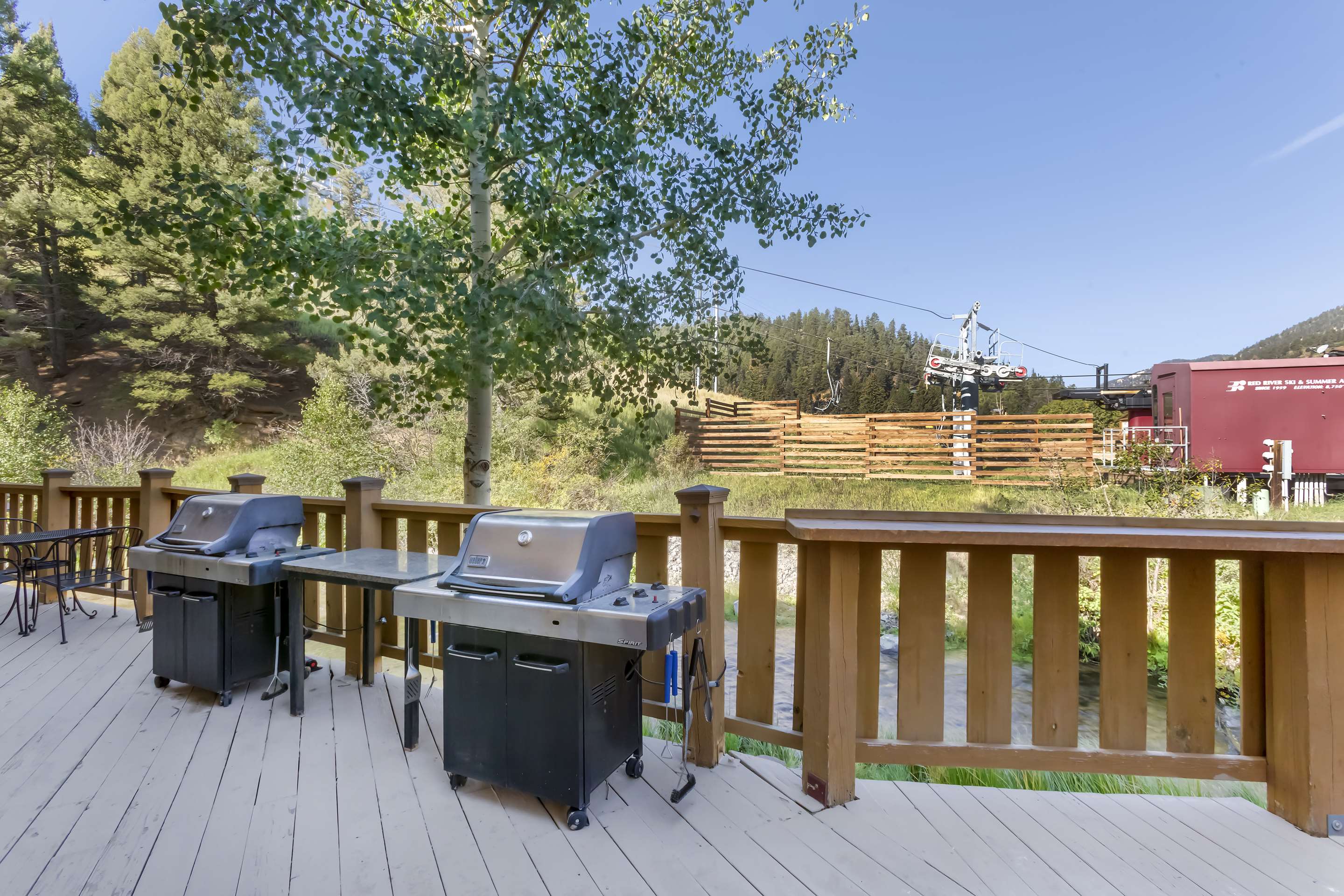 Patio Area | Best Western Rivers Edge