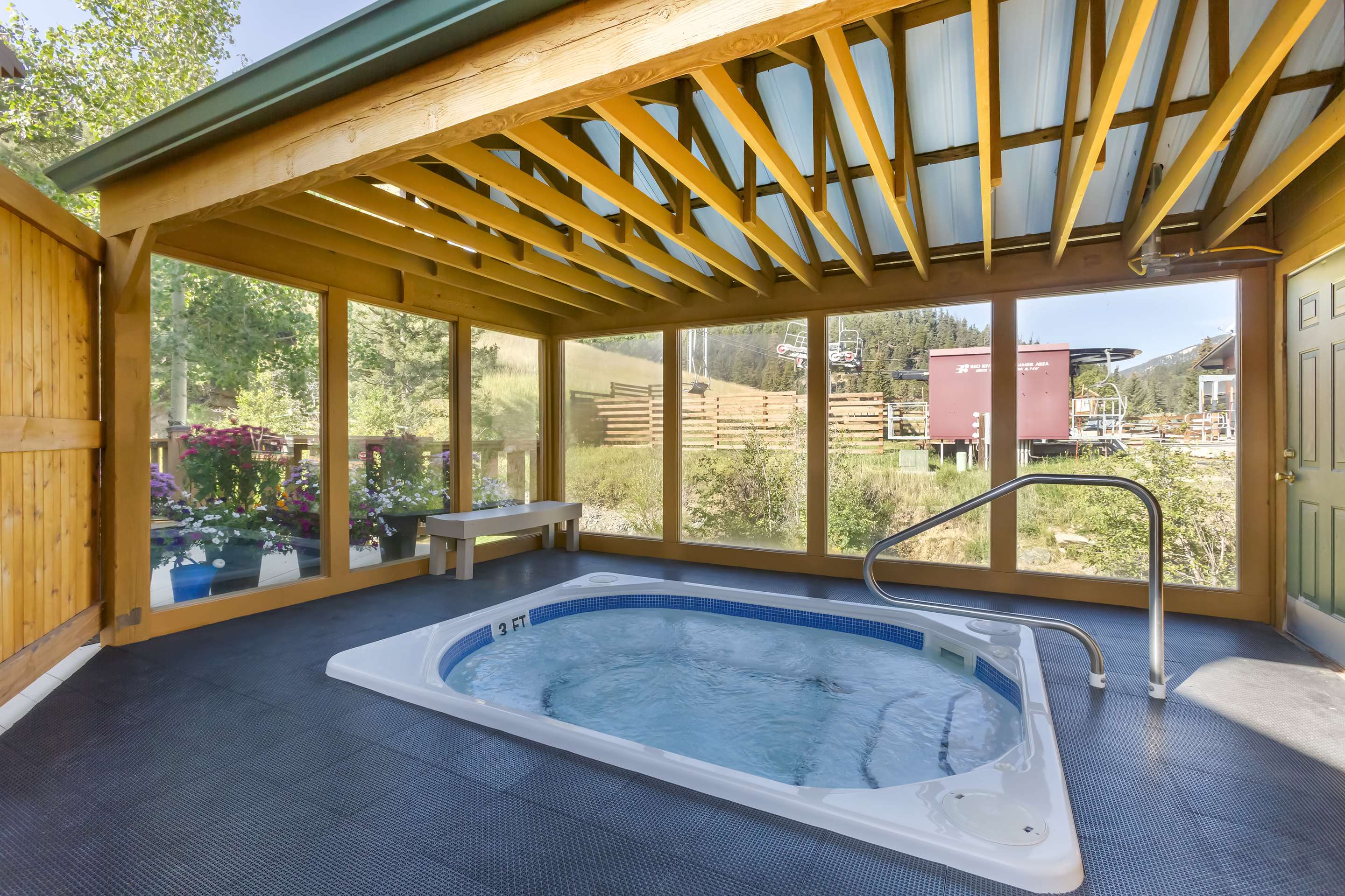 Hot Tub | Best Western Rivers Edge