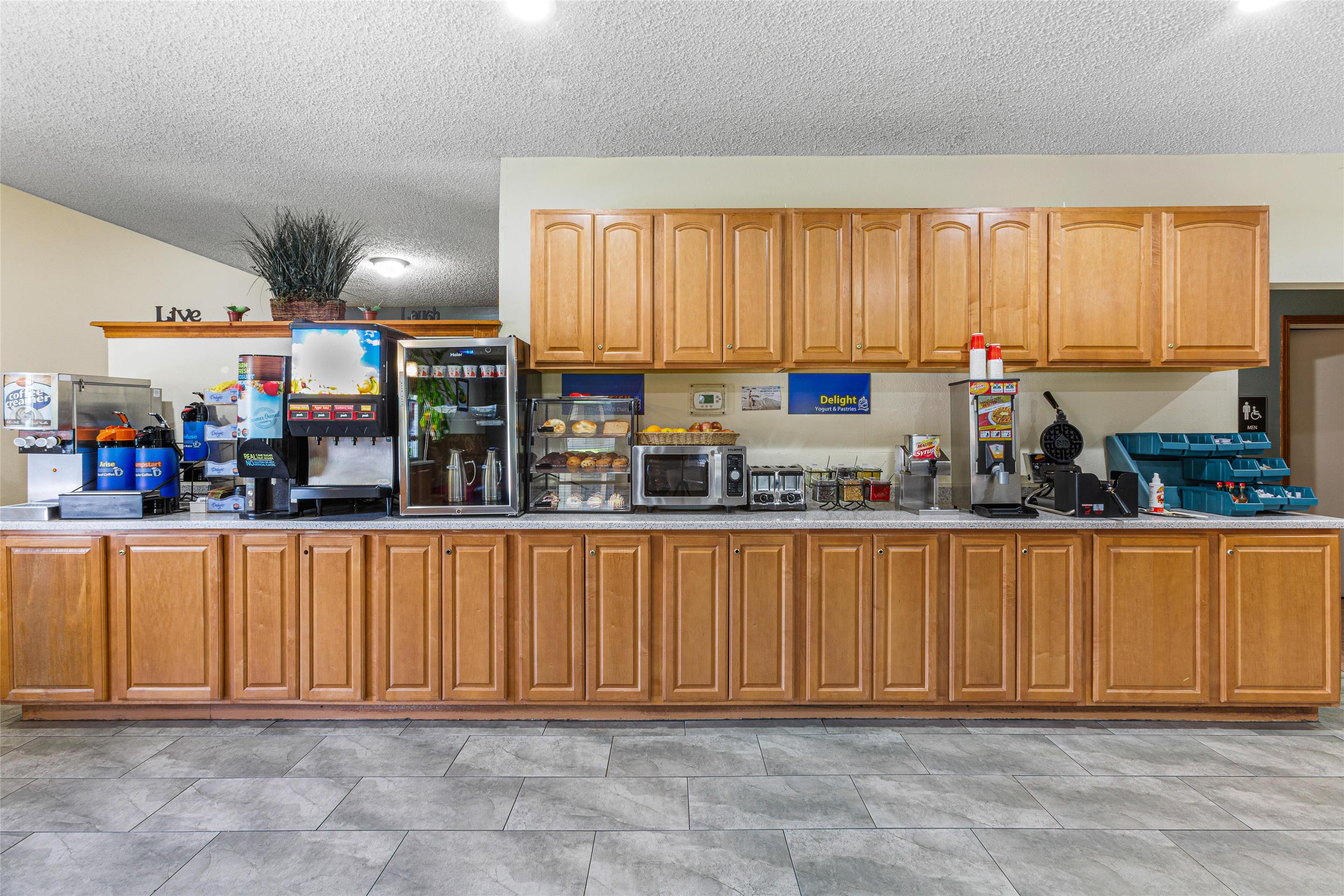 Breakfast Area | Best Western Pine Springs Inn