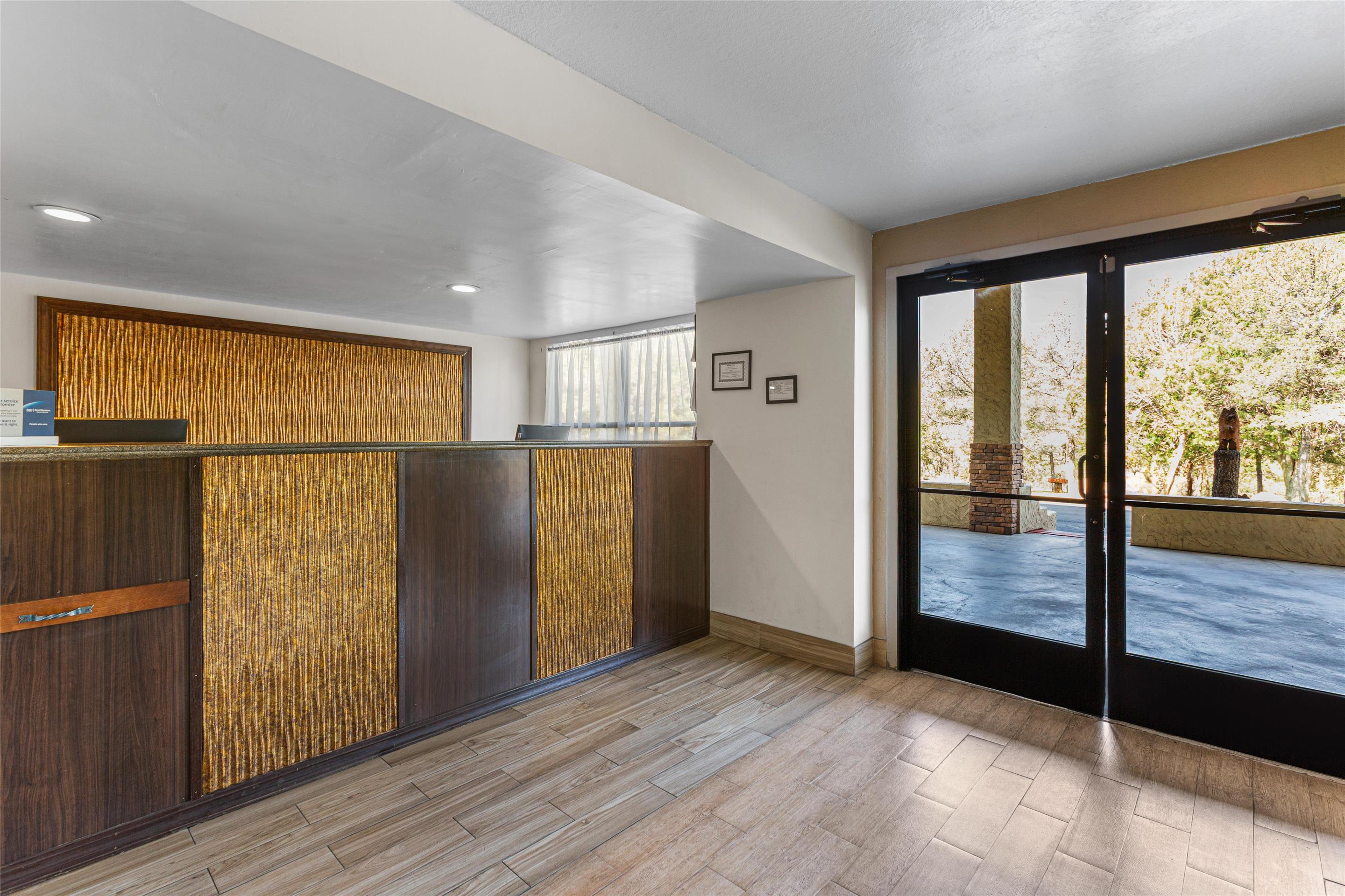 Front Desk | Best Western Pine Springs Inn