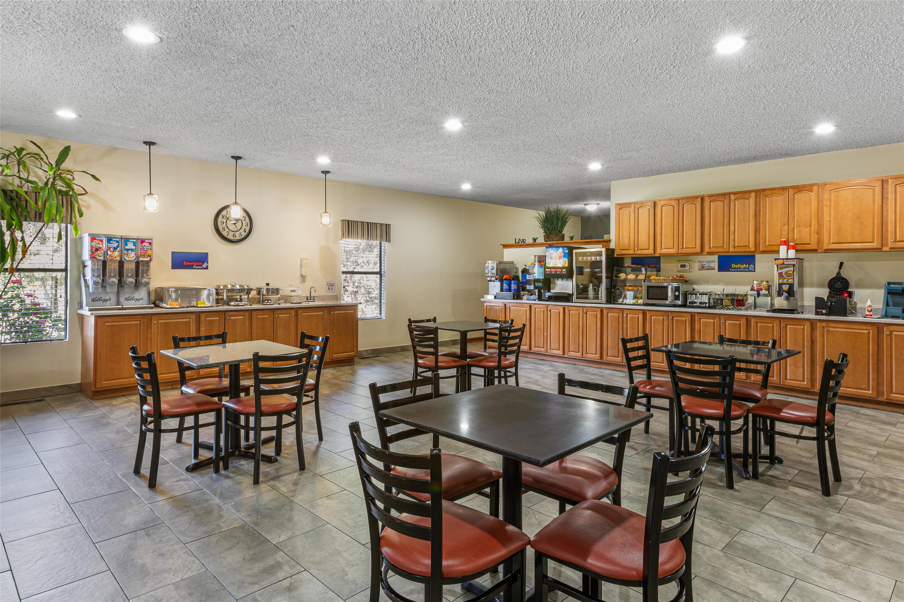 Breakfast Area | Best Western Pine Springs Inn