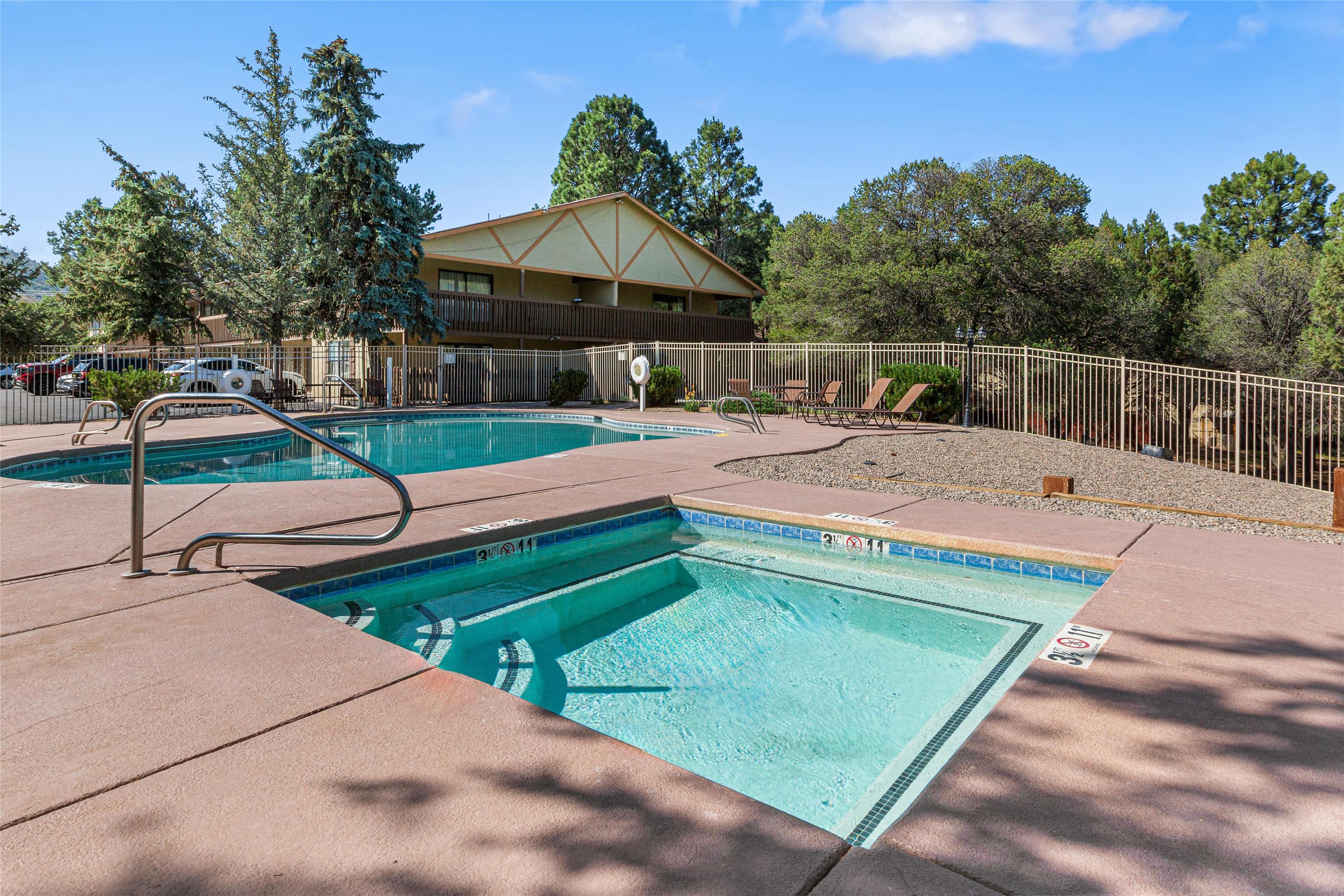Hot Tub | Best Western Pine Springs Inn