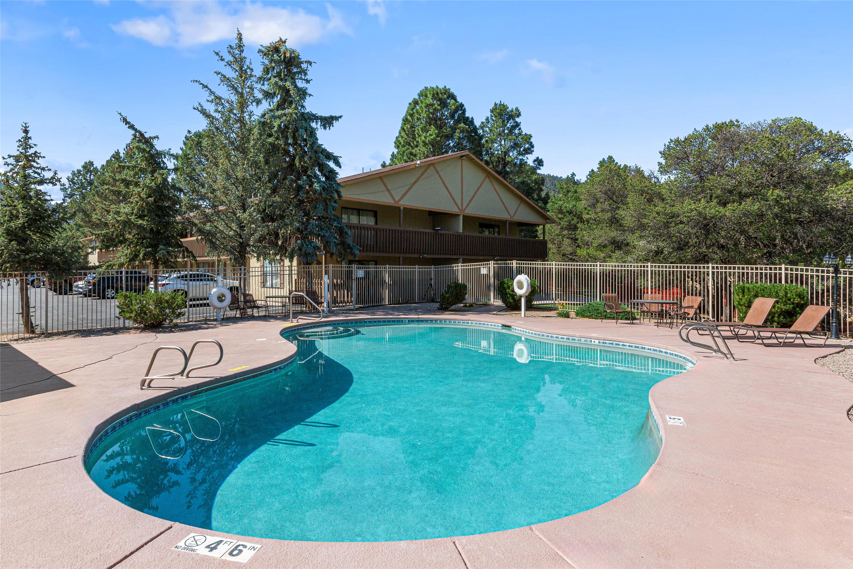 Outdoor Pool | Best Western Pine Springs Inn