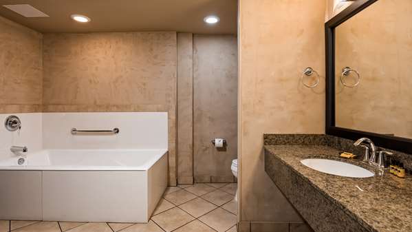  - Best Western Plus Raton Inn - I-25, Exit 451