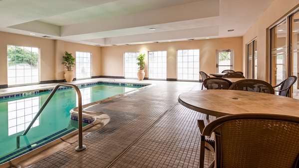 Pool - Best Western Bar Harbour Inn Massapequa Park