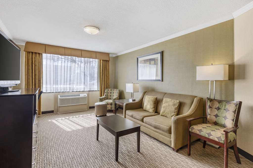 Best Western Watertown Fort Drum-guestroom-Guest Room,On-Site.jpg