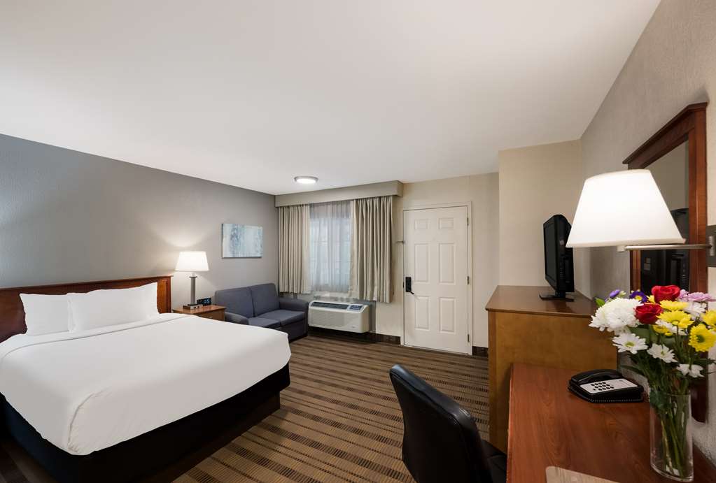SureStay Plus by Best Western Woodbury Inn-guestroom-Guest Room,Guest Room Amenity,On-Site.jpg