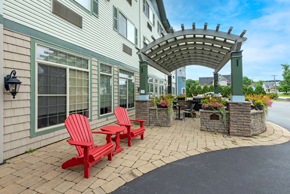  - Best Western Plus Vineyard Inn & Suites Penn Yan