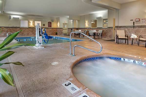 Pool - Best Western Plus Vineyard Inn & Suites Penn Yan