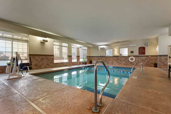 Pool - Best Western Plus Vineyard Inn & Suites Penn Yan